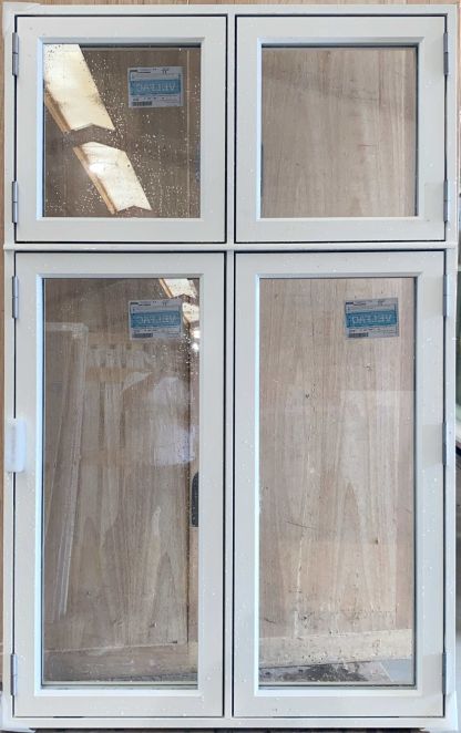 Sidehængt vindue i hvid fra JK-Genbrugscenter