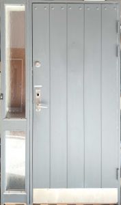 Facadedør med sideparti