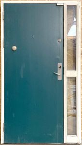 Facadedør med sideparti