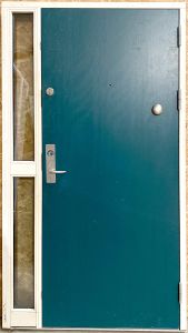 Facadedør med sideparti